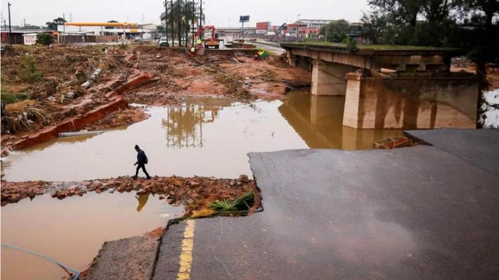 Sudáfrica declara estado de desastre nacional por inundaciones EL