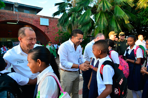 El Regreso A Clases De 80 Mil Estudiantes En Colegio Públicos De ...