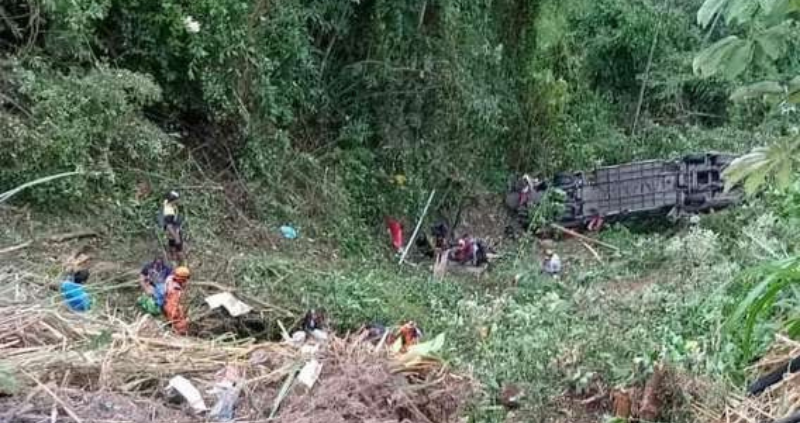 9 dead and more than 30 injured after a bus bound for Valledupar fell into an abyss