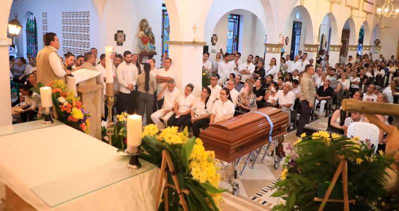 They buried an official who died in a fire at the Gamarra Registry Office