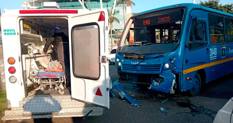 Strong accident in Bogotá: a SITP bus and an ambulance collided