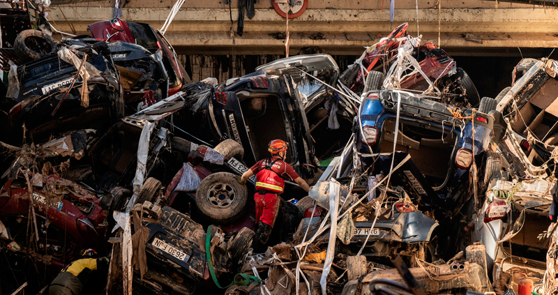 A woman who spent 3 days trapped in a car in Valencia has been rescued alive